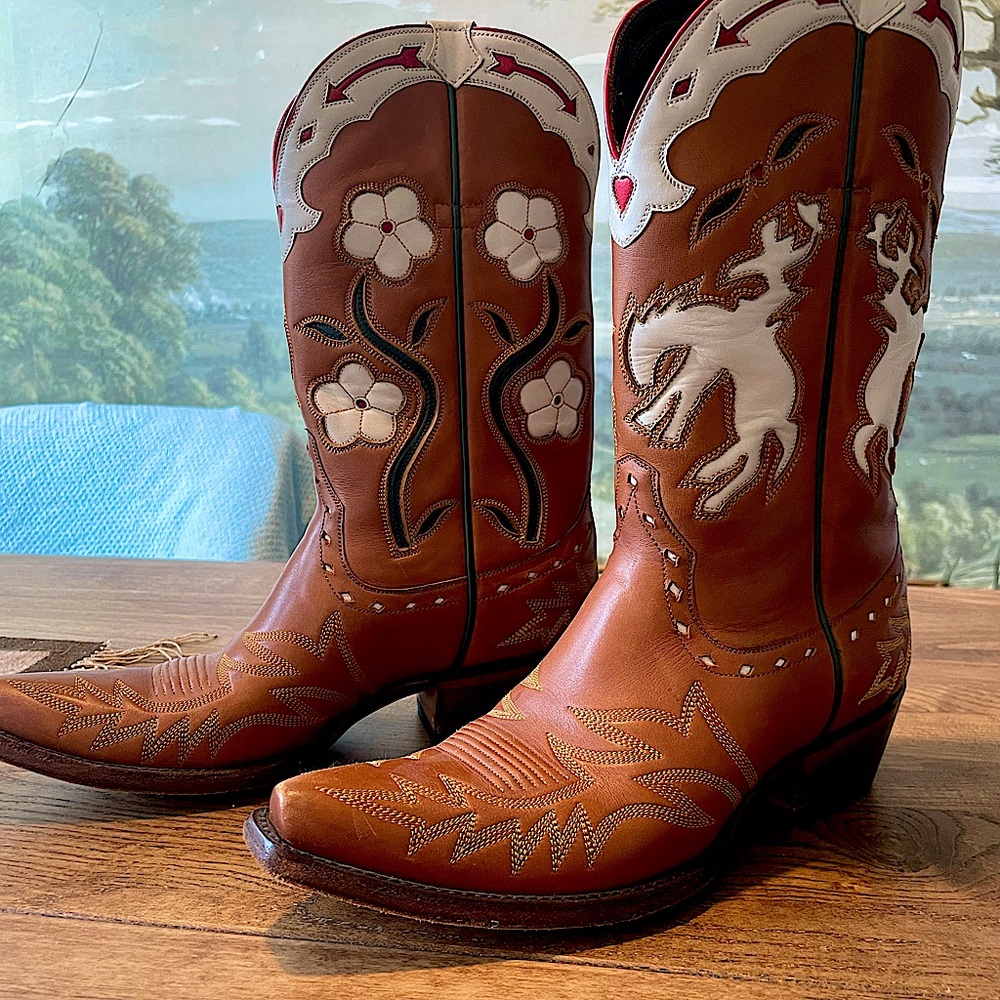 Custom Stallion cowboy boots.  LIKE NEW!